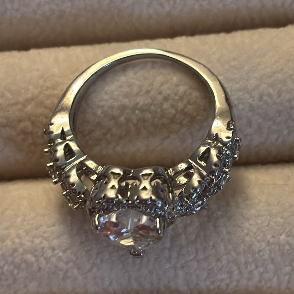 Heart rhinestone silver ring new - Picture 4 of 8
